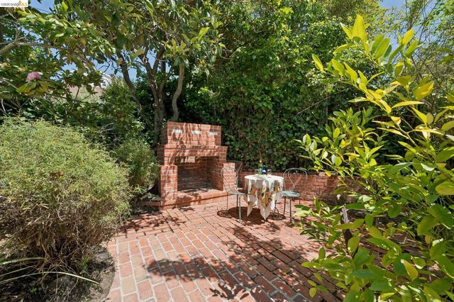350 Florence Ave, Oakland, CA 94618