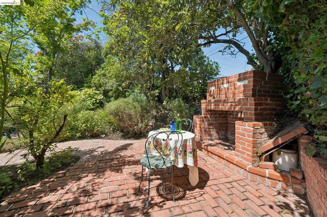 350 Florence Ave, Oakland, CA 94618