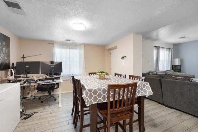 524 Aztec Road NW, Albuquerque, NM 87107