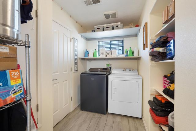 524 Aztec Road NW, Albuquerque, NM 87107