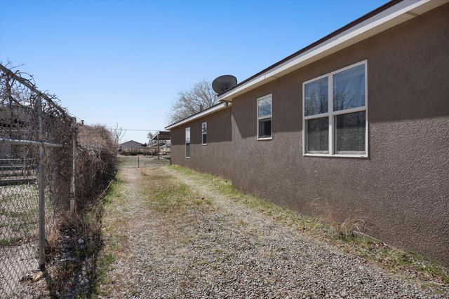 524 Aztec Road NW, Albuquerque, NM 87107