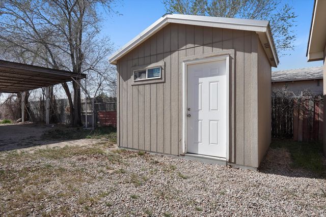 524 Aztec Road NW, Albuquerque, NM 87107