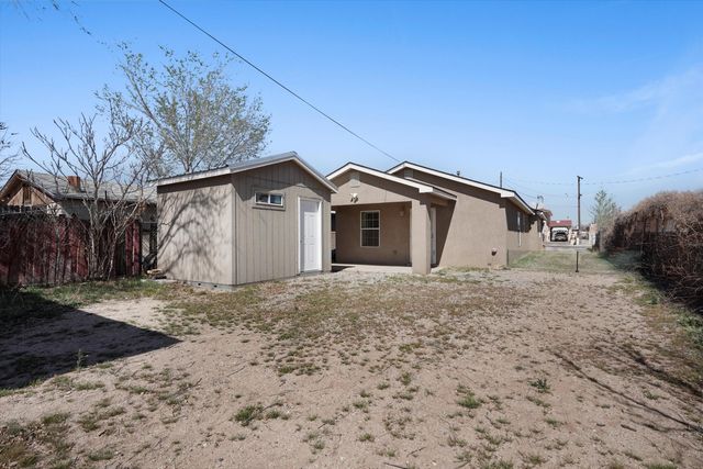 524 Aztec Road NW, Albuquerque, NM 87107