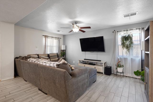 524 Aztec Road NW, Albuquerque, NM 87107