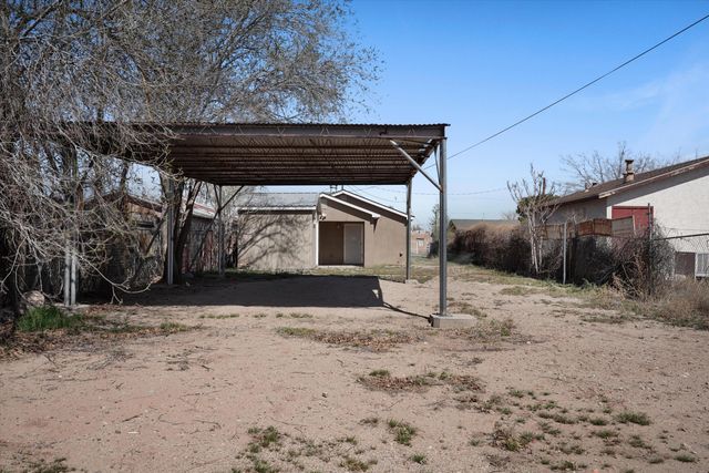 524 Aztec Road NW, Albuquerque, NM 87107