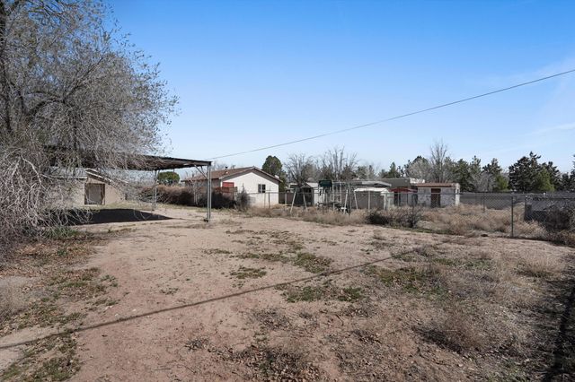 524 Aztec Road NW, Albuquerque, NM 87107