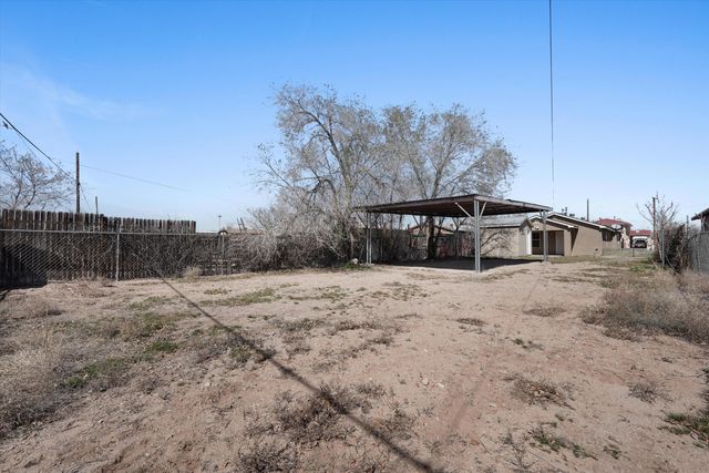 524 Aztec Road NW, Albuquerque, NM 87107