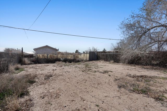 524 Aztec Road NW, Albuquerque, NM 87107