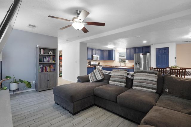 524 Aztec Road NW, Albuquerque, NM 87107