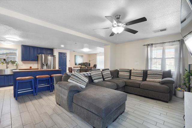 524 Aztec Road NW, Albuquerque, NM 87107