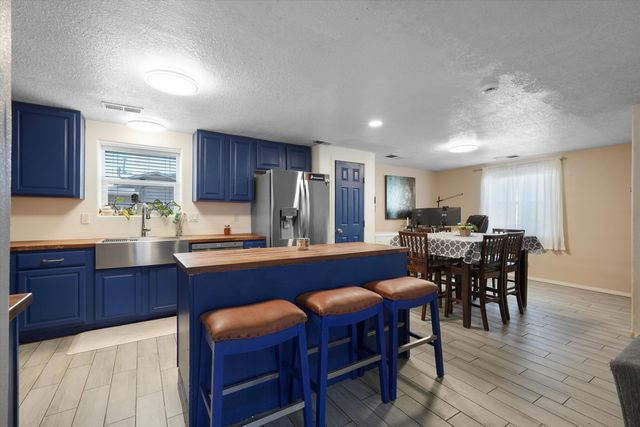 524 Aztec Road NW, Albuquerque, NM 87107