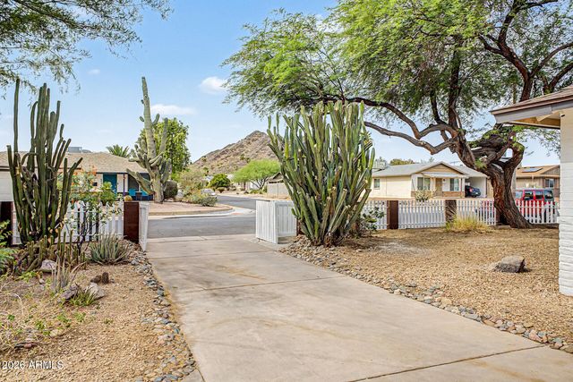 2234 E PARADISE Drive, Phoenix, AZ 85028