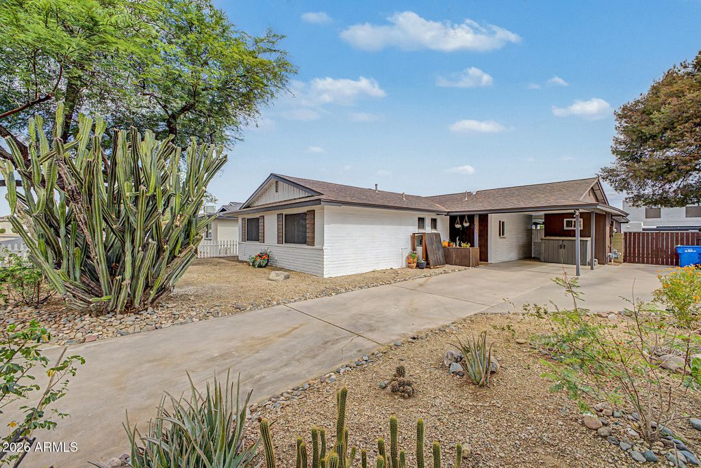 2234 E PARADISE Drive, Phoenix, AZ 85028