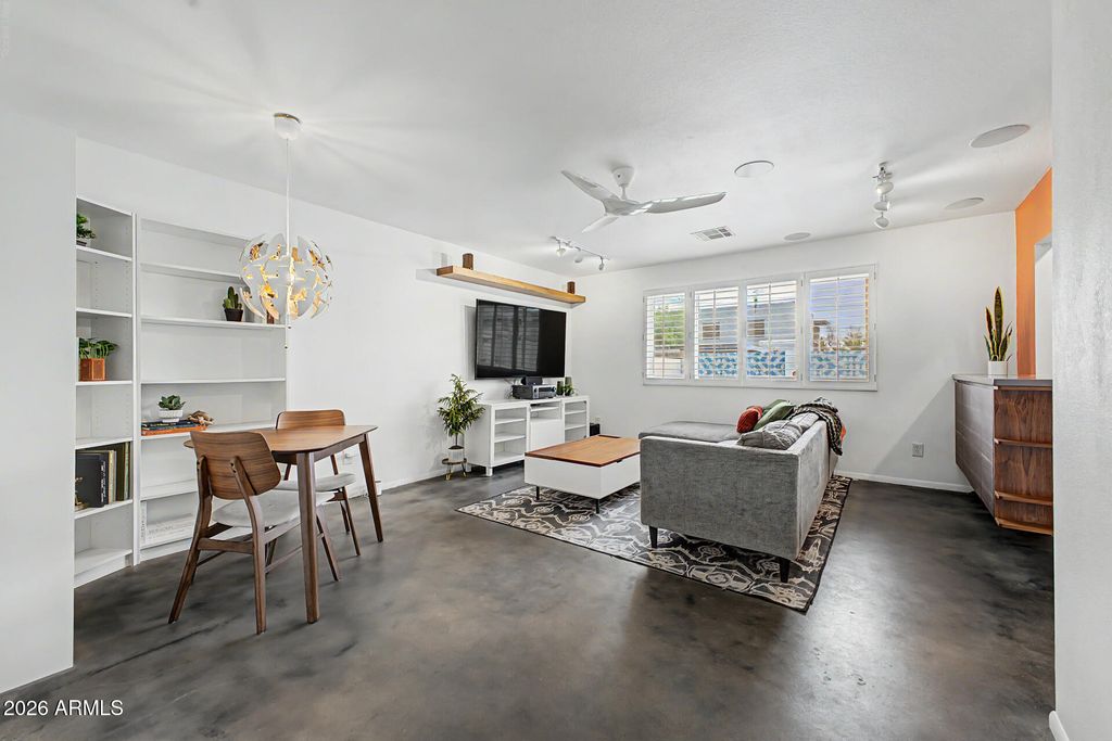 Image 10 of property listing at 2234 E PARADISE Drive, Phoenix, AZ 85028