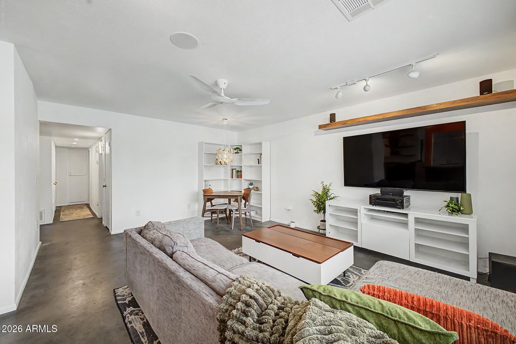 Image 11 of property listing at 2234 E PARADISE Drive, Phoenix, AZ 85028
