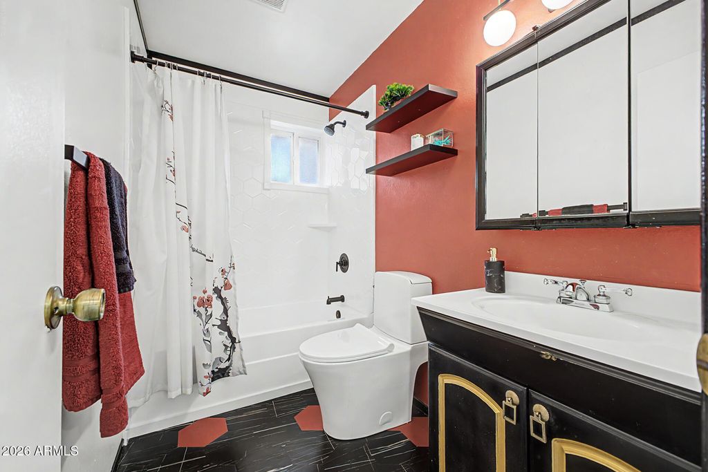 Image 33 of property listing at 2234 E PARADISE Drive, Phoenix, AZ 85028