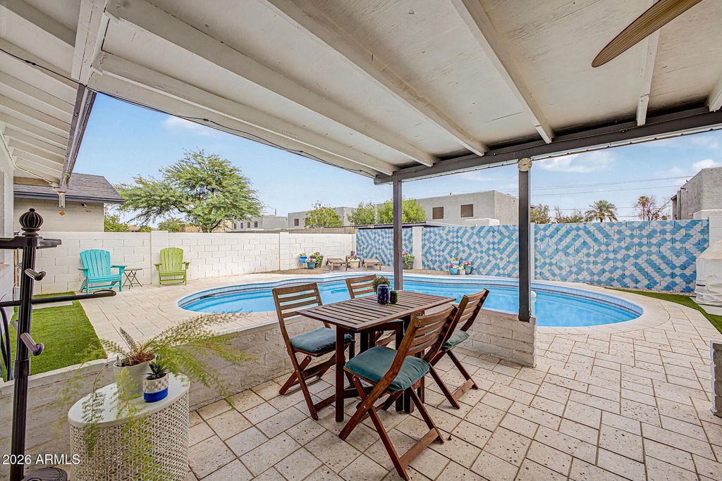Image 36 of property listing at 2234 E PARADISE Drive, Phoenix, AZ 85028