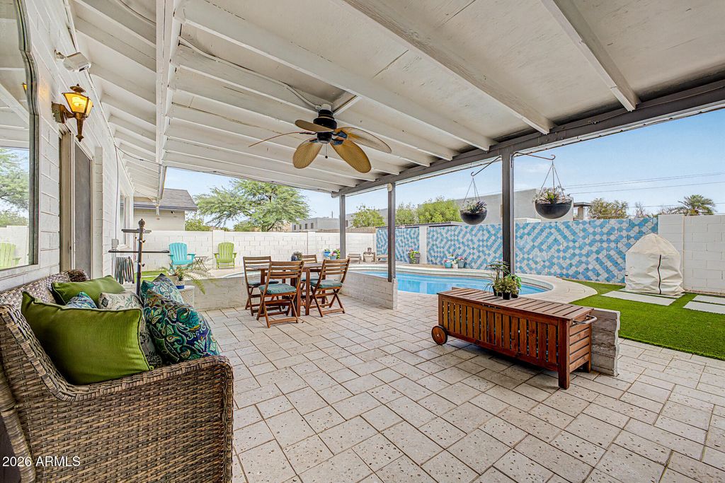 Image 37 of property listing at 2234 E PARADISE Drive, Phoenix, AZ 85028