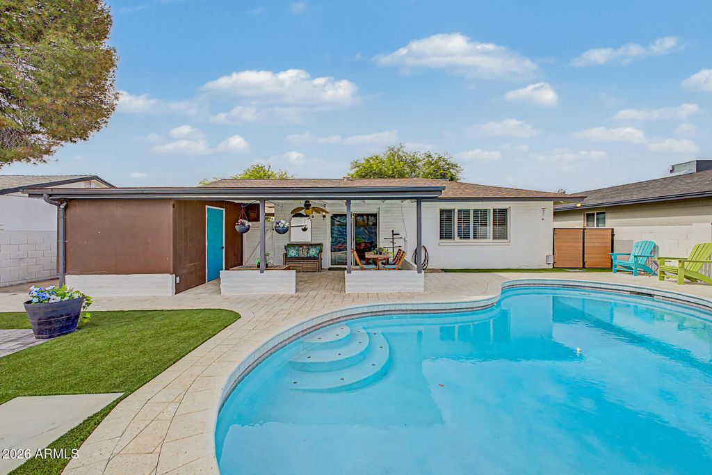 Image 39 of property listing at 2234 E PARADISE Drive, Phoenix, AZ 85028