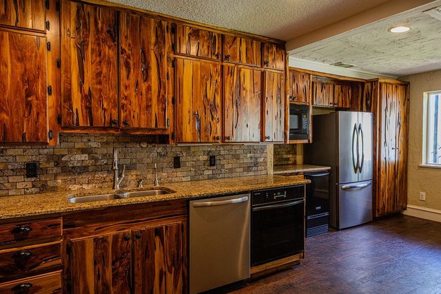 179 E El Camino Real, Weatherford, TX 76087