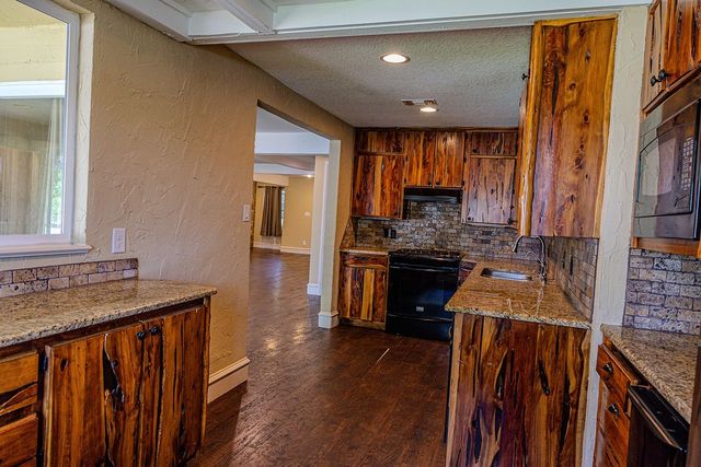 179 E El Camino Real, Weatherford, TX 76087
