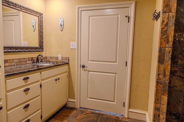 179 E El Camino Real, Weatherford, TX 76087