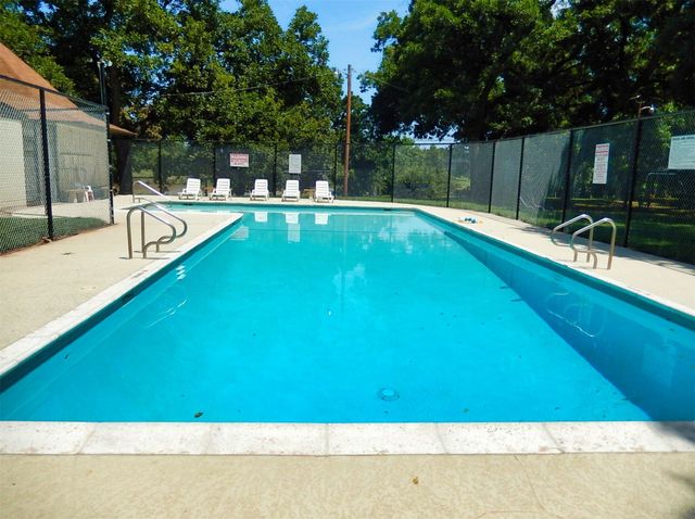 179 E El Camino Real, Weatherford, TX 76087