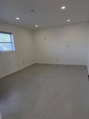 1054-1058 SW 2nd Street 1056, Hallandale Beach, FL 33009