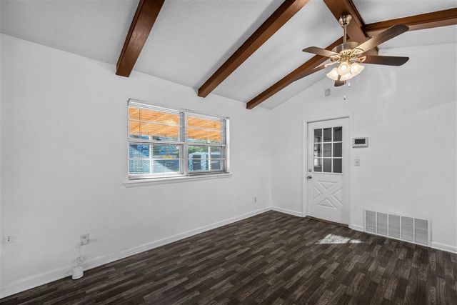 5624 NW Eisenhower Dr, Lawton, OK 73505