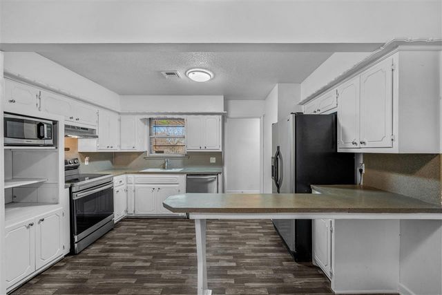 5624 NW Eisenhower Dr, Lawton, OK 73505