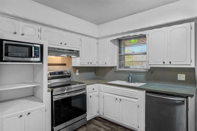 5624 NW Eisenhower Dr, Lawton, OK 73505