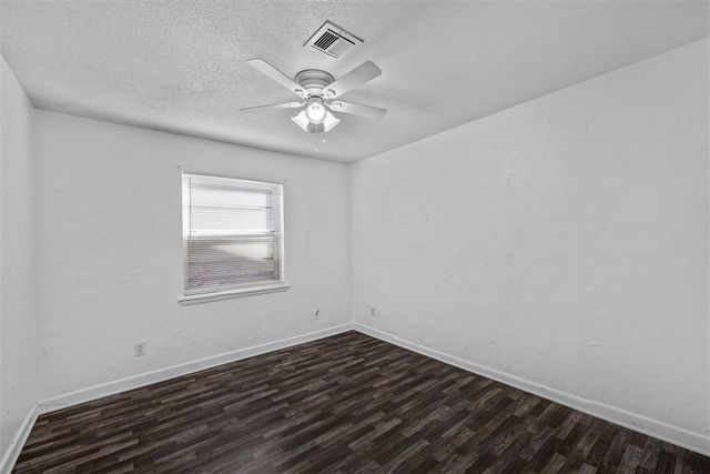 5624 NW Eisenhower Dr, Lawton, OK 73505