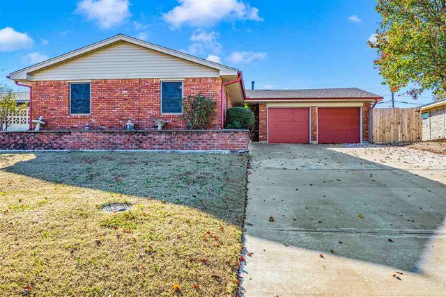5624 NW Eisenhower Dr, Lawton, OK 73505