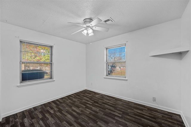 5624 NW Eisenhower Dr, Lawton, OK 73505