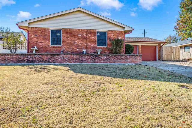 5624 NW Eisenhower Dr, Lawton, OK 73505