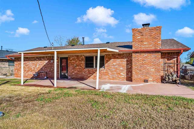 5624 NW Eisenhower Dr, Lawton, OK 73505