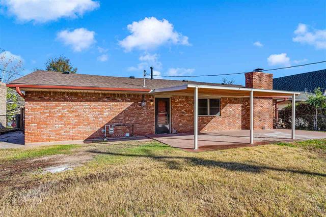 5624 NW Eisenhower Dr, Lawton, OK 73505