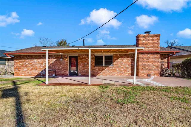 5624 NW Eisenhower Dr, Lawton, OK 73505