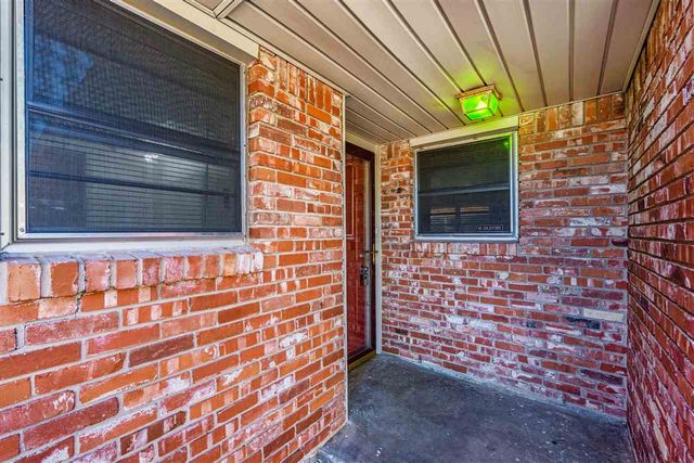 5624 NW Eisenhower Dr, Lawton, OK 73505