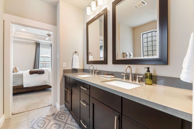 951 W 23rd Street, Houston, TX 77008