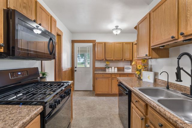 23624 145th Avenue, Eldridge, IA 52748