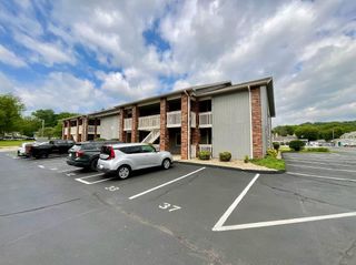 123 River Point Road, 33, Hollister, MO 65672
