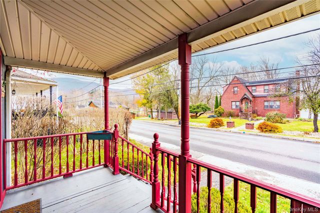 9 Maple Street, Glenham, NY 12527