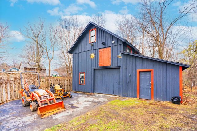 9 Maple Street, Glenham, NY 12527