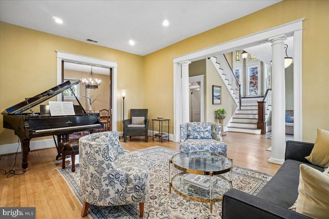 310 N VIEW TER, Alexandria, VA 22301