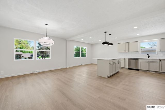 1628 S 138th Street, Omaha, NE 68144