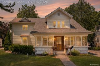 904 N Michigan Avenue, Howell, MI 48843