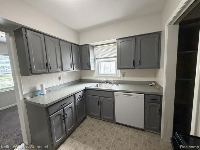 19130 Woodcrest Street, Harper Woods, MI 48225
