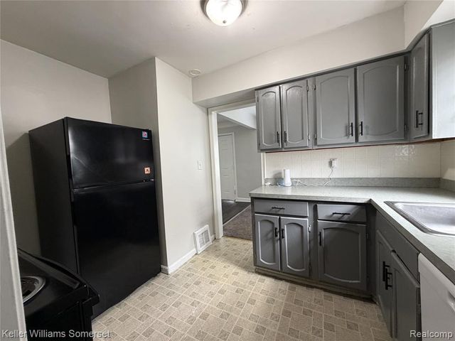 19130 Woodcrest Street, Harper Woods, MI 48225