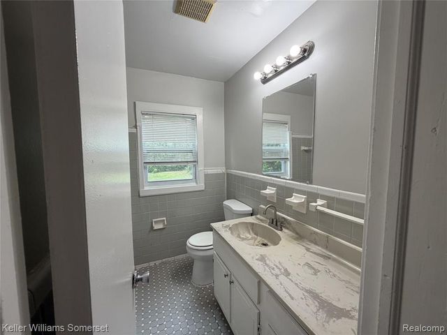 19130 Woodcrest Street, Harper Woods, MI 48225